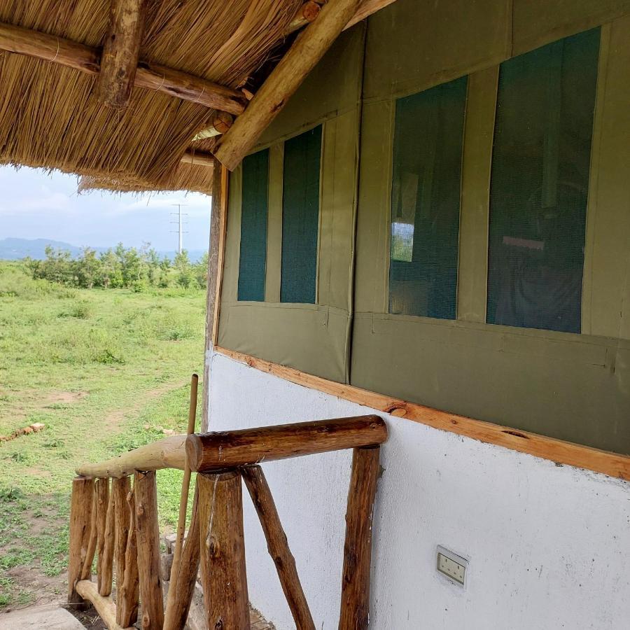 Songbird Safari Lodge & Campsite Katunguru Екстер'єр фото