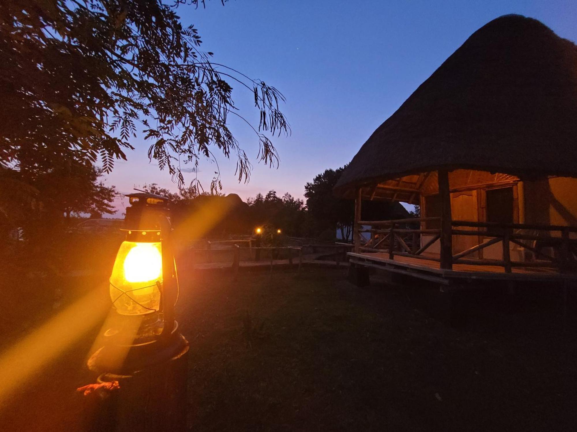 Songbird Safari Lodge & Campsite Katunguru Екстер'єр фото